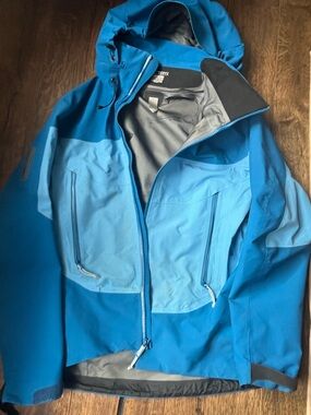Arc'teryx Beta SL Hybrid Jacket - Women’s Small